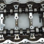 OE Toyota 1,3i benzīns 1NR-FE 16v vārpstas ar vārpstas korpusu 1110347010