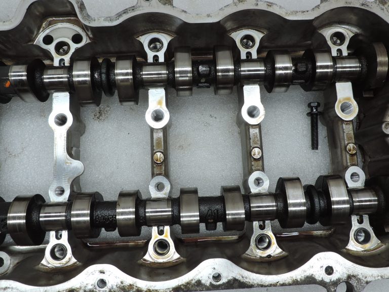 OE Toyota 1,3i benzīns 1NR-FE 16v vārpstas ar vārpstas korpusu 1110347010