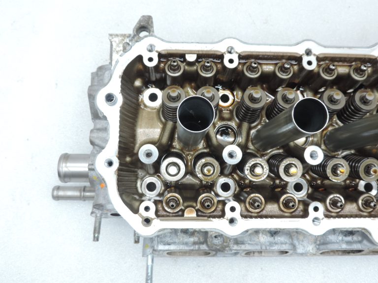 OE Toyota 1,3i benzīns 1NR-FE 16v cilindru galva Engine Head 1110149465