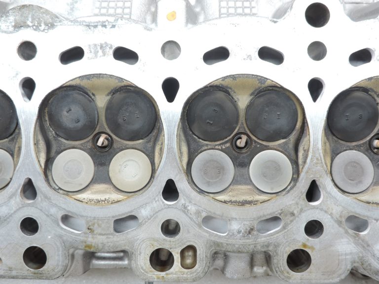 OE Toyota 1,3i benzīns 1NR-FE 16v cilindru galva Engine Head 1110149465