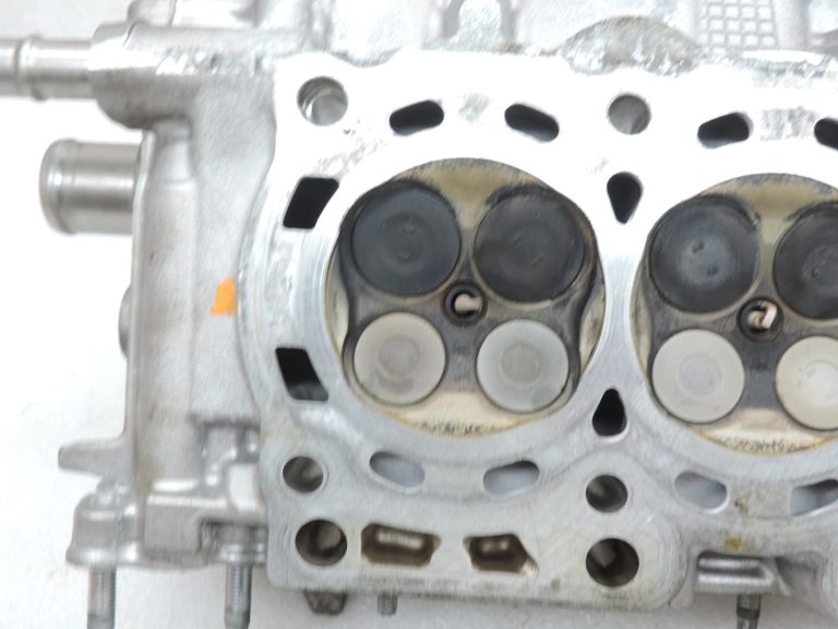 OE Toyota 1,3i benzīns 1NR-FE 16v cilindru galva Engine Head 1110149465