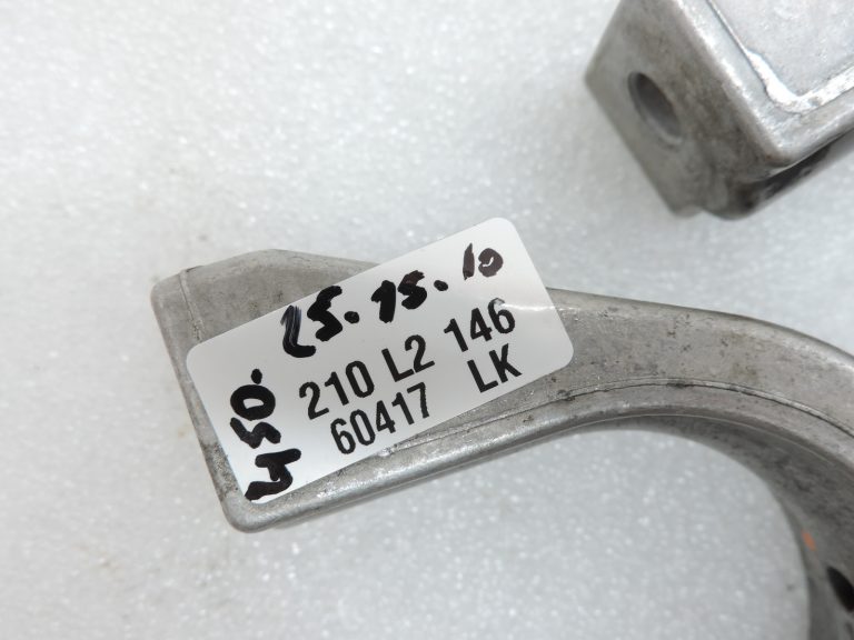 OE BMW E60 E61 E61 priekšējā stabilizatora stiprinājuma kronšteins 6757099