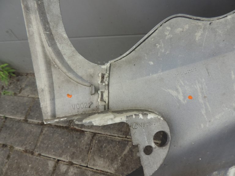 Smart ForTwo W450 labais priekšējais spārns, sudraba krāsā, pārklāts ar sudraba krāsas laku
