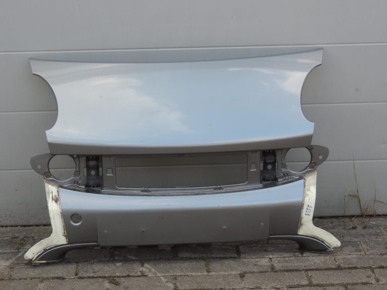 „Smart ForTwo W450“ priekšējā bampera vidusdaļa, detaļas sudrabkrāsā, pārklātas ar sudrabkrāsas laku