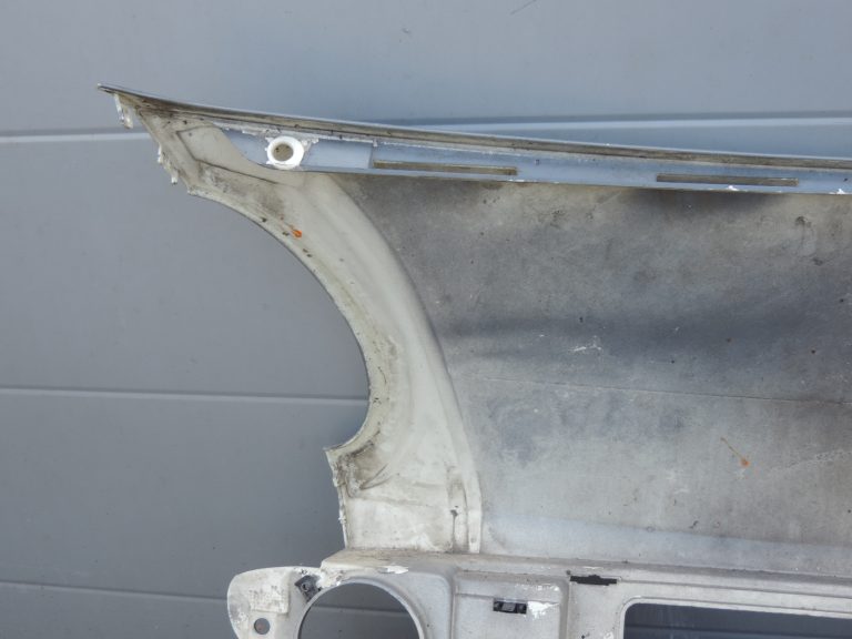 „Smart ForTwo W450“ priekšējā bampera vidusdaļa, detaļas sudrabkrāsā, pārklātas ar sudrabkrāsas laku