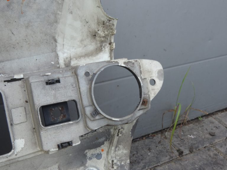 „Smart ForTwo W450“ priekšējā bampera vidusdaļa, detaļas sudrabkrāsā, pārklātas ar sudrabkrāsas laku