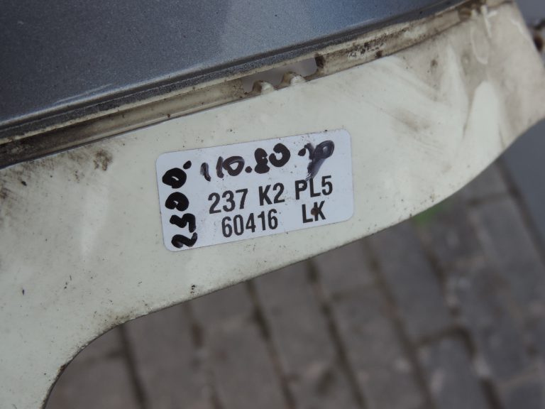 „Smart ForTwo W450“ priekšējā bampera vidusdaļa, detaļas sudrabkrāsā, pārklātas ar sudrabkrāsas laku