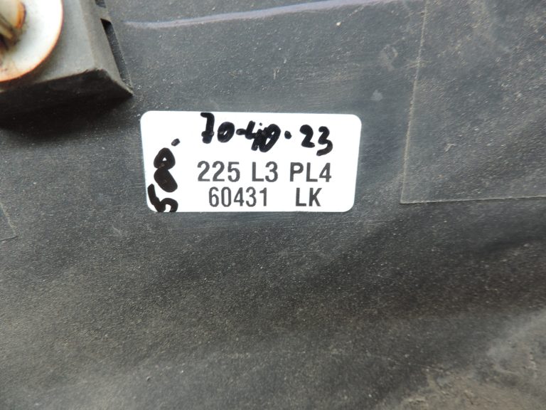 Mitsubishi Pajero V74W V75W V78W Aizmugurējā bampera apšuvums kreisais MR478781