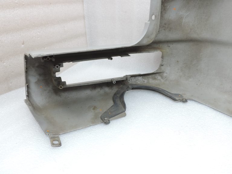 Mitsubishi Pajero V74W V75W V78W Aizmugurējā bampera kreisais stūris MR548025