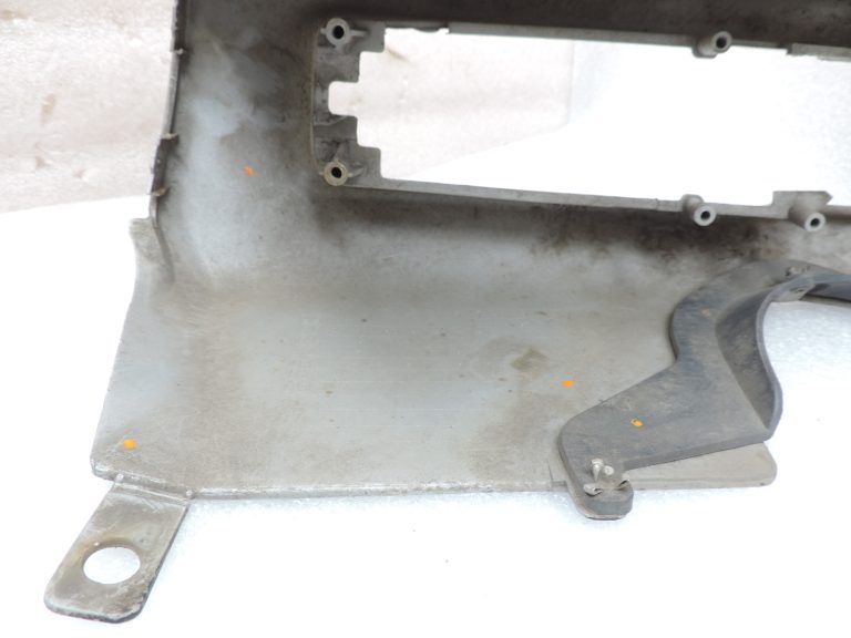 Mitsubishi Pajero V74W V75W V78W Aizmugurējā bampera kreisais stūris MR548025