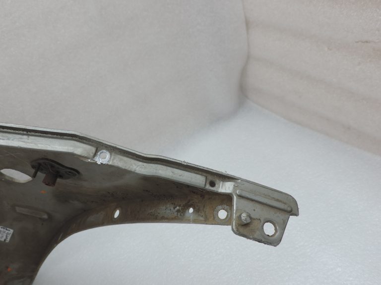 OE Mitsubishi Pajero V68W V64W V65W aizmugurējā kreisā bampera stūre MR548025
