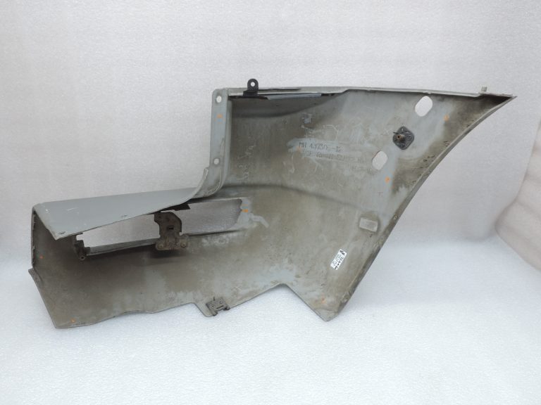 OE Mitsubishi Pajero V68W V64W V65W aizmugurējā kreisā bampera stūre MR548025