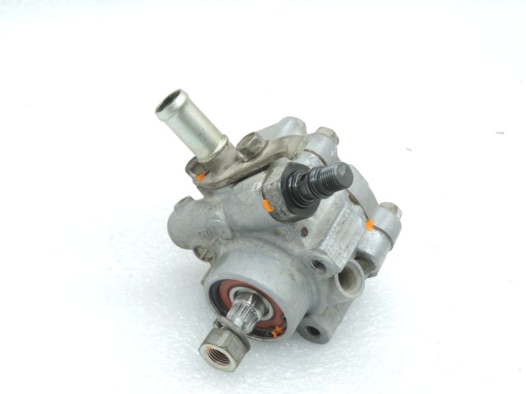OE Mitsubishi L200 K64T K74T 2,5TD 4D56 stūres pastiprinātāja sūknis MR374897