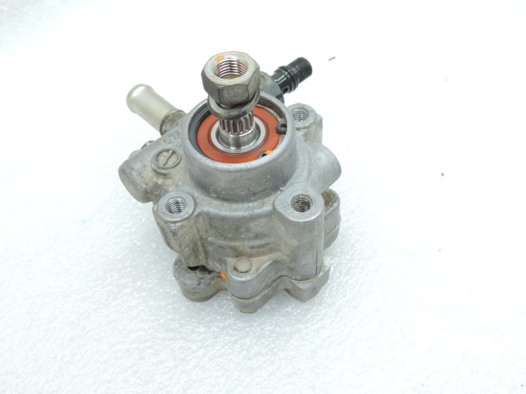 OE Mitsubishi L200 K64T K74T 2,5TD 4D56 stūres pastiprinātāja sūknis MR374897