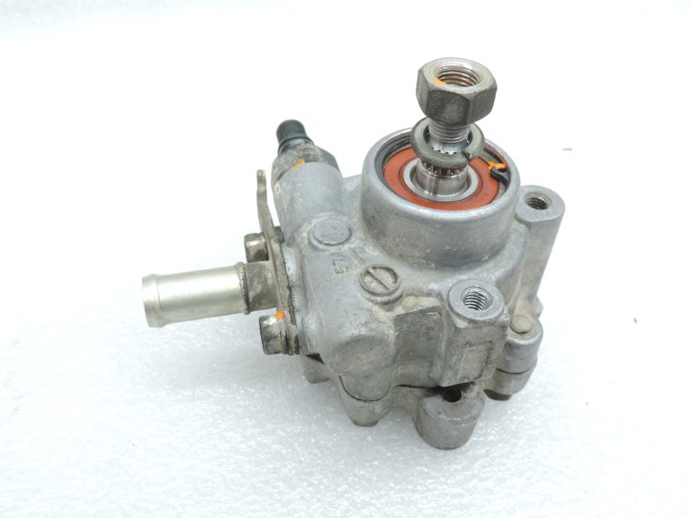 OE Mitsubishi L200 K64T K74T 2,5TD 4D56 stūres pastiprinātāja sūknis MR374897