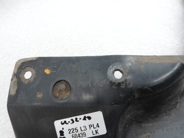 Mitsubishi L200 K74T K75T aizmugurējais labais dubļu aizsargs MR109290