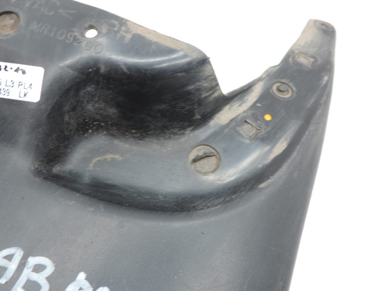 Mitsubishi L200 K74T K75T aizmugurējais labais dubļu aizsargs MR109290