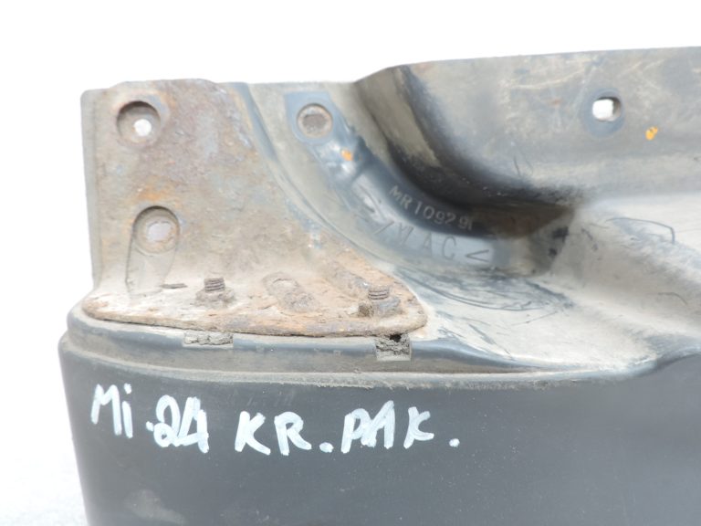 Mitsubishi L200 K74T K75T aizmugurējie dubļu aizsargi (kreisais + labais) MR109291 MR109292