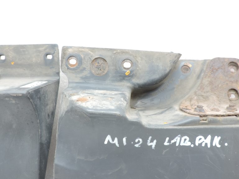 Mitsubishi L200 K74T K75T aizmugurējie dubļu aizsargi (kreisais + labais) MR109291 MR109292