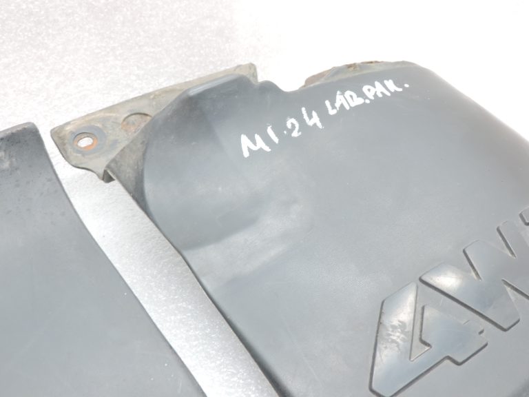Mitsubishi L200 K74T K75T aizmugurējie dubļu aizsargi (kreisais + labais) MR109291 MR109292