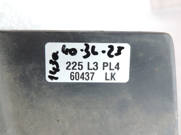 Mitsubishi L200 K74T K75T aizmugurējie dubļu aizsargi (kreisais + labais) MR109291 MR109292
