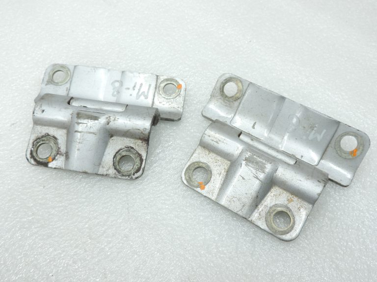 Mitsubishi L200 K62T K64T K74T K75T bagāžnieka durvju eņģe MR143216