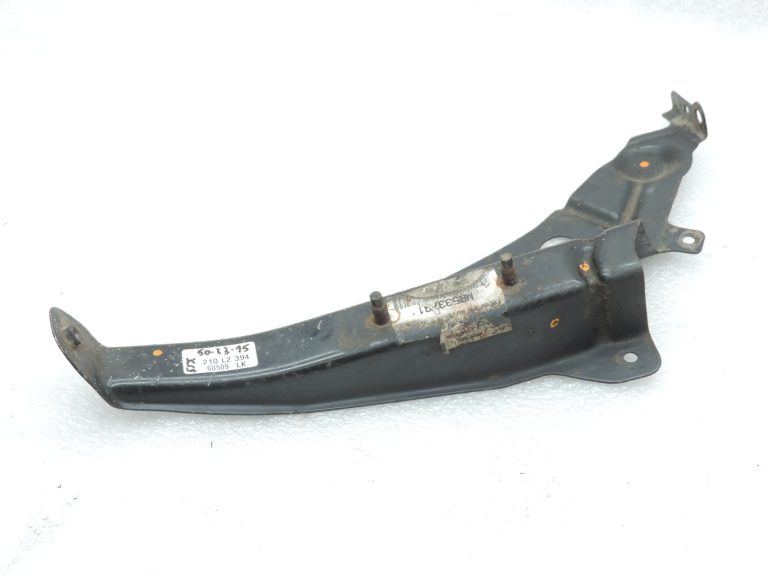 Mitsubishi L200 K64T K74T K75T priekšējā kreisā bufera kronšteins MR533781