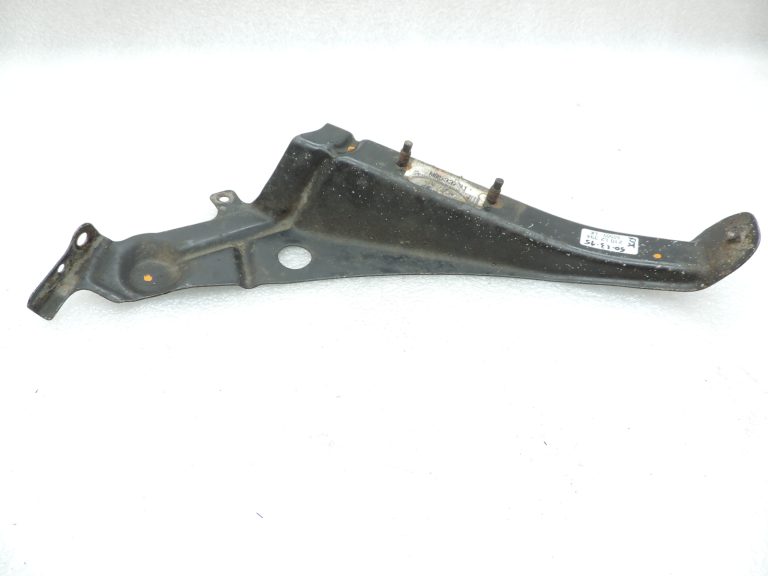 Mitsubishi L200 K64T K74T K75T priekšējā kreisā bufera kronšteins MR533781