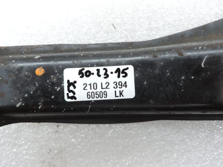 Mitsubishi L200 K64T K74T K75T priekšējā kreisā bufera kronšteins MR533781