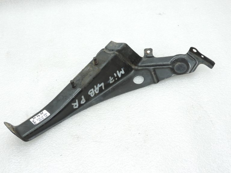 Mitsubishi L200 K64T K74T K75T priekšējā labās puses bufera kronšteins MR533782
