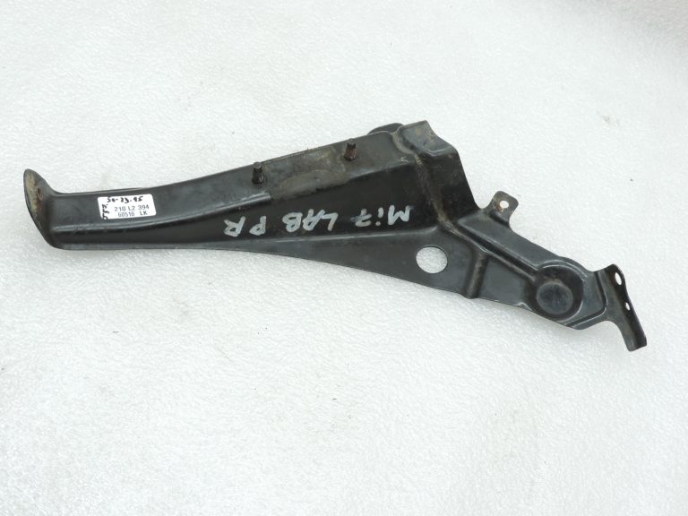 Mitsubishi L200 K64T K74T K75T priekšējā labās puses bufera kronšteins MR533782