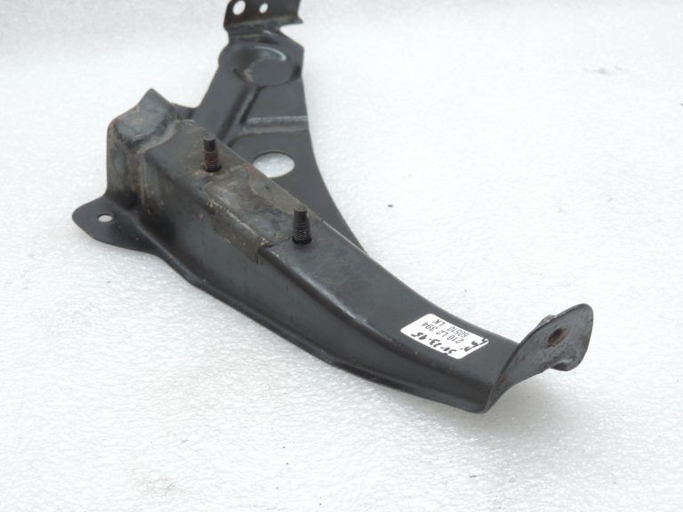 Mitsubishi L200 K64T K74T K75T priekšējā labās puses bufera kronšteins MR533782