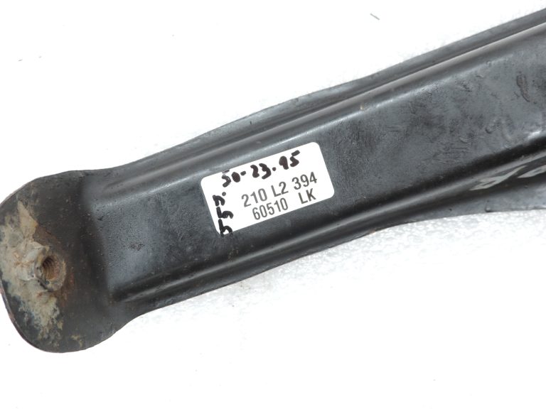 Mitsubishi L200 K64T K74T K75T priekšējā labās puses bufera kronšteins MR533782