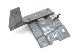 Mitsubishi L200 K64T K74T K75T priekšējā labās puses bufera kronšteins MR242624