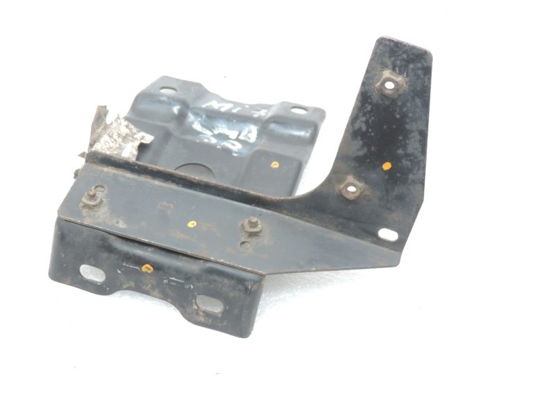 Mitsubishi L200 K64T K74T K75T priekšējā labās puses bufera kronšteins MR242624