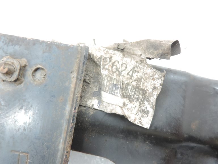 Mitsubishi L200 K64T K74T K75T priekšējā labās puses bufera kronšteins MR242624