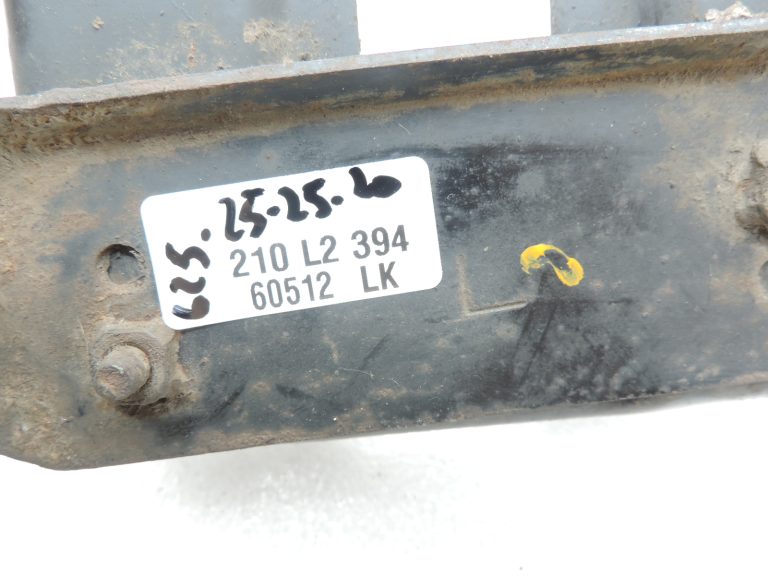 Mitsubishi L200 K64T K74T K75T priekšējā kreisā bufera kronšteins MR242623