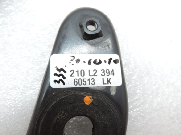 Mitsubishi L200 K64T K74T K94W radiatora augšējais stiprinājums MR239638