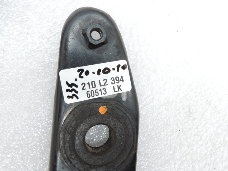 Mitsubishi L200 K64T K74T K94W radiatora augšējais stiprinājums MR239638