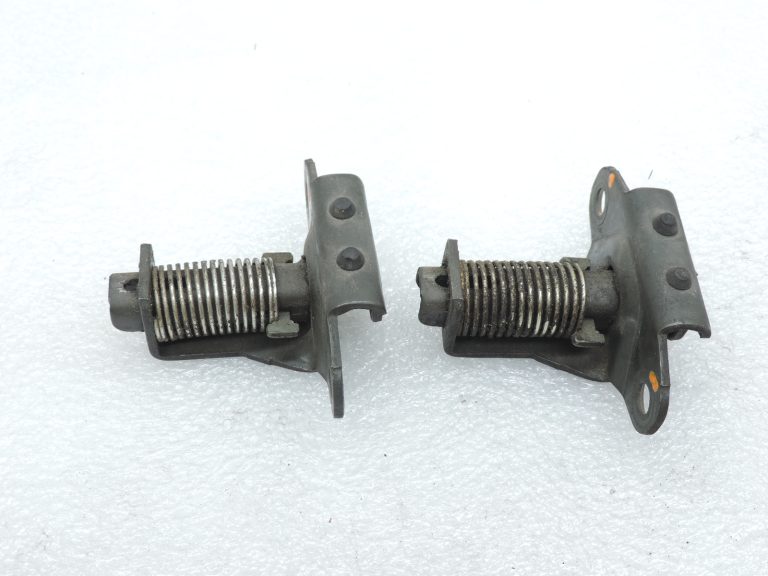Mitsubishi L200 K62T K64T K74T K75T bagāžnieka durvju fiksators MR143291 MR143292