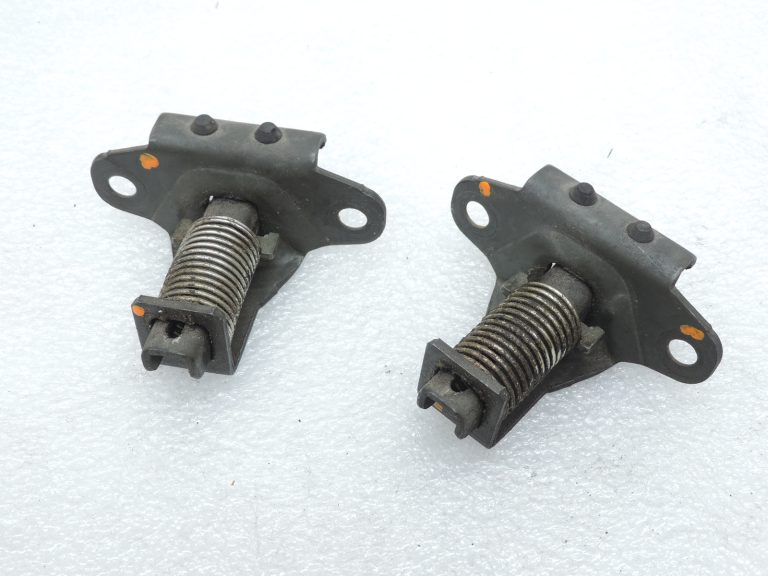 Mitsubishi L200 K62T K64T K74T K75T bagāžnieka durvju fiksators MR143291 MR143292