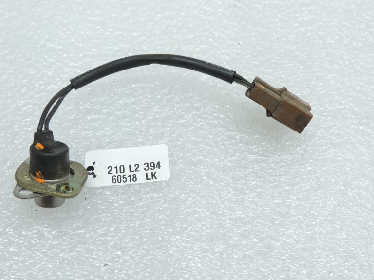 Mitsubishi L200 2,5TD 4D56 K74T V46W V44W V26W starpdzesētāja slēdzis MD160915