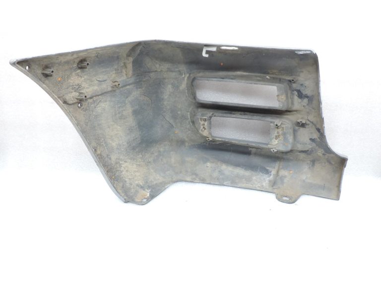 Mitsubishi L200 K74T priekšējā bufera kreisais stūris MR144781