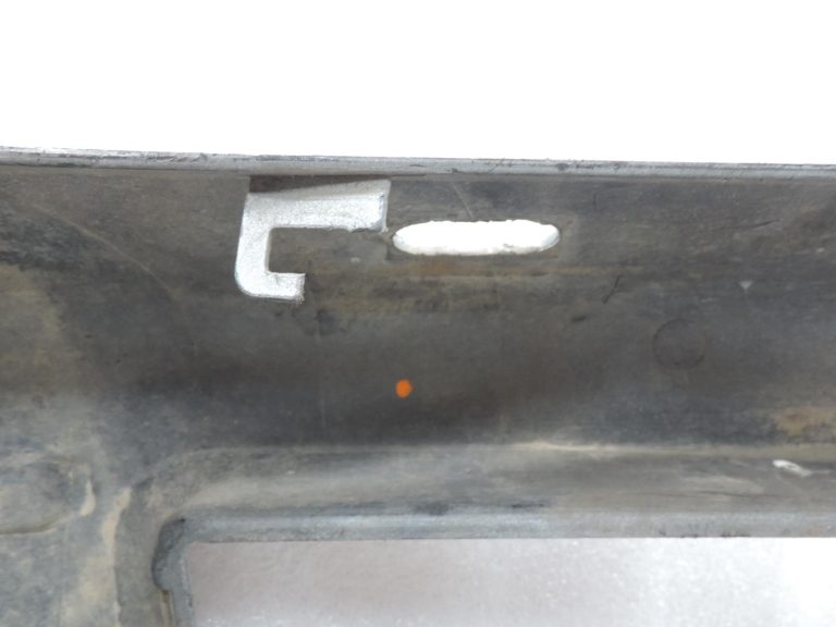 Mitsubishi L200 K74T priekšējā bufera kreisais stūris MR144781