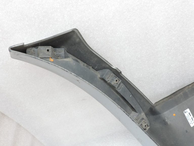 Mitsubishi L200 K74T priekšējā bufera apakšējais kreisais stūris MZ313239