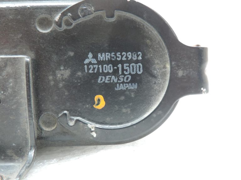 Mitsubishi L200 2,5TD 4D56 K64T K74T V44W starpdzesētājs (Intercooler) MR552982