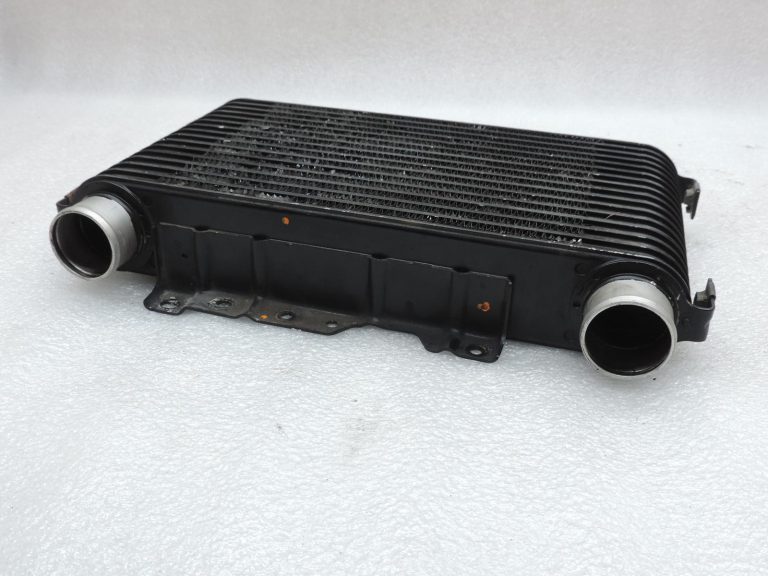 Mitsubishi L200 2,5TD 4D56 K64T K74T V44W starpdzesētājs (Intercooler) MR552982
