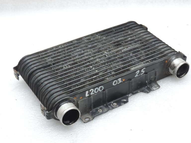 Mitsubishi L200 2,5TD 4D56 K64T K74T V44W starpdzesētājs (Intercooler) MR552982