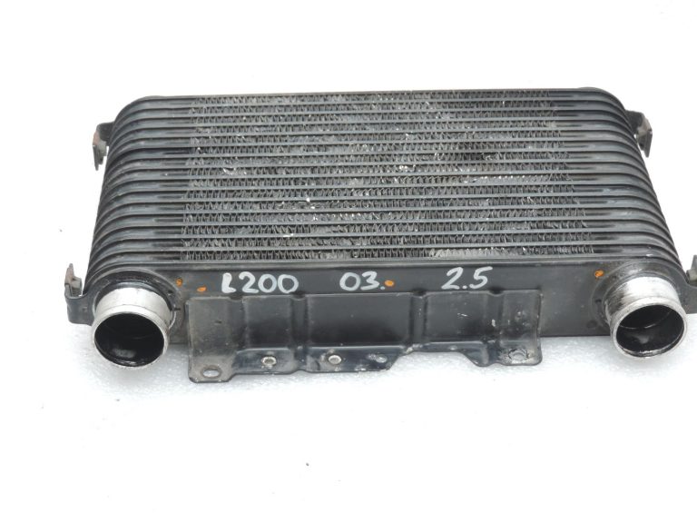 Mitsubishi L200 2,5TD 4D56 K64T K74T V44W starpdzesētājs (Intercooler) MR552982