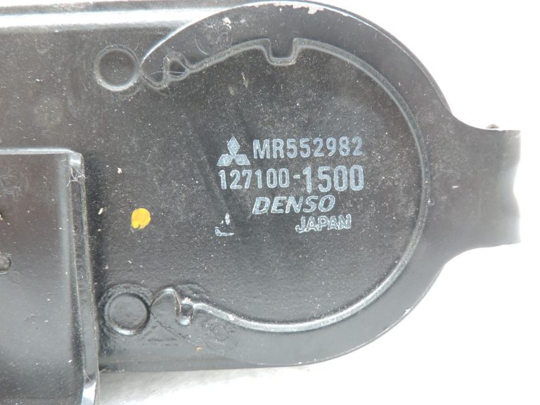 Mitsubishi L200 2,5TD 4D56 K64T K74T V44W starpdzesētājs (Intercooler) MR552982